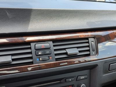 2011 BMW 3 Series - Photo 30