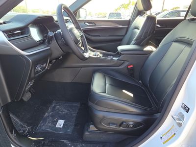 2026 Jeep Grand Cherokee — photo 12 view