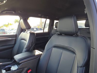 2026 Jeep Grand Cherokee — photo 11 view
