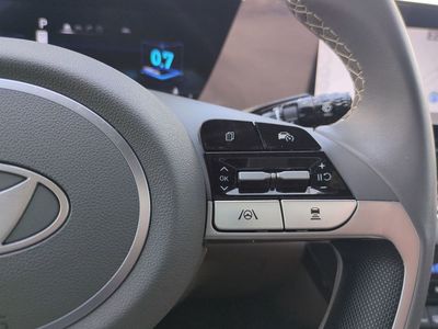 2025 Hyundai Elantra - Photo 33