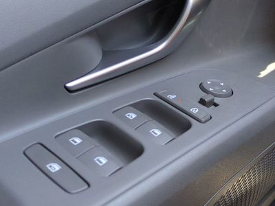 2025 Hyundai Elantra - Photo 31