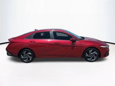 2025 Hyundai Elantra - Photo 4