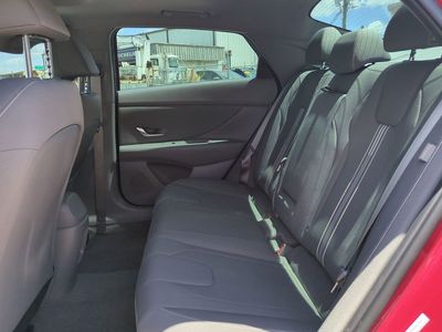 2025 Hyundai Elantra - Photo 14