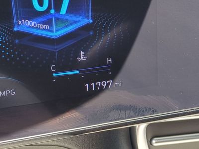 2025 Hyundai Elantra - Photo 36