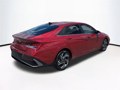 2025 Hyundai Elantra - Photo 5