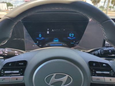 2025 Hyundai Elantra - Photo 34
