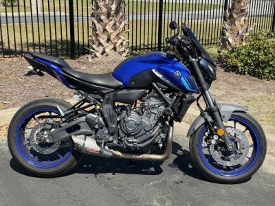2022 Yamaha MT-07 — front three-quarter view