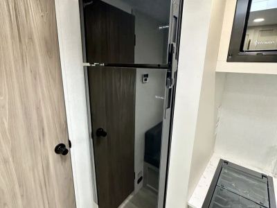 2027 Kz Rv Sportsmen 170MB — photo 8 view