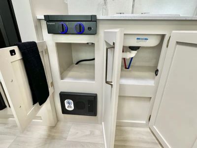 2027 Kz Rv Sportsmen 170MB — interior view