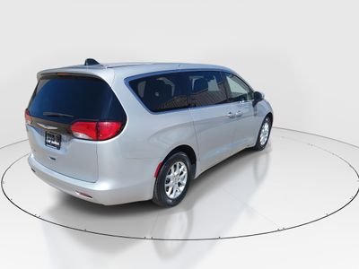 2023 Chrysler Voyager — photo 7 view