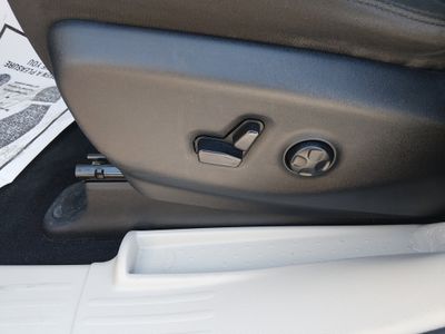 2023 Chrysler Voyager — photo 18 view
