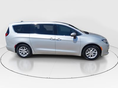 2023 Chrysler Voyager — photo 8 view