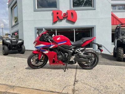 2026 Honda® CBR650R E-Clutch — front three-quarter view