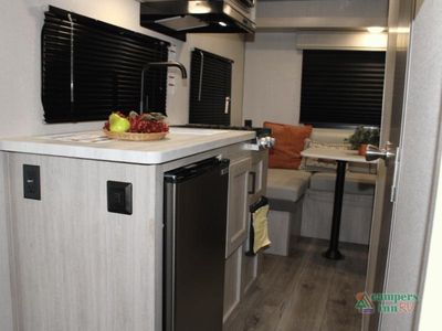 2025 Coachmen RV Catalina Summit Series 7 — photo 15 view