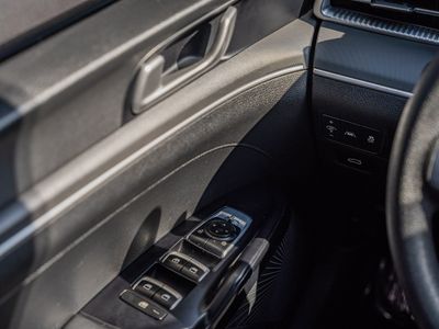 2023 Kia K5 - Photo 25