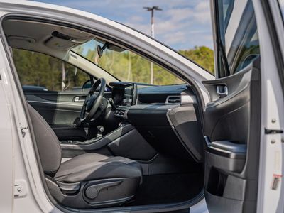 2023 Kia K5 - Photo 11
