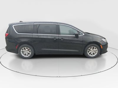 2023 Chrysler Voyager - Photo 8