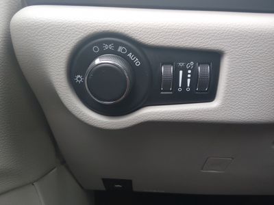 2023 Chrysler Voyager - Photo 13