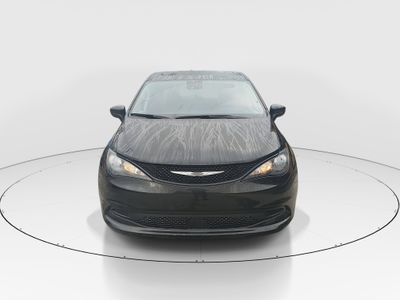 2023 Chrysler Voyager - Photo 2
