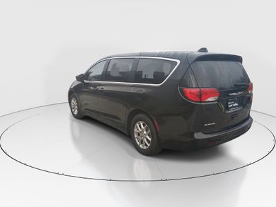 2023 Chrysler Voyager - Photo 5