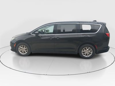 2023 Chrysler Voyager - Photo 4