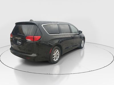 2023 Chrysler Voyager - Photo 7