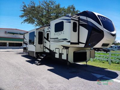 2019 Keystone RV Alpine — front three-quarter view