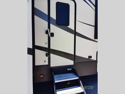 2019 Keystone RV Alpine — photo 10 view