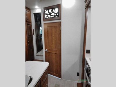 2019 Keystone RV Alpine — photo 22 view