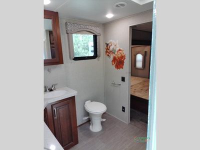 2019 Keystone RV Alpine — photo 36 view