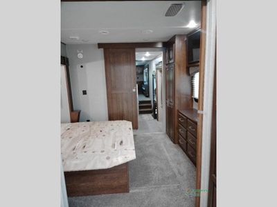 2019 Keystone RV Alpine — photo 38 view