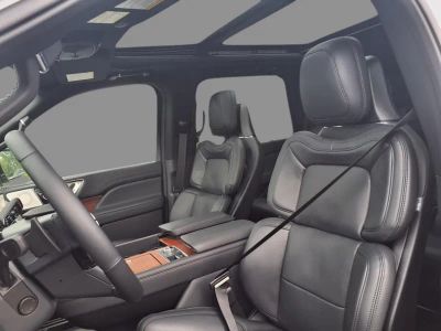 2024 Lincoln Navigator — detail view