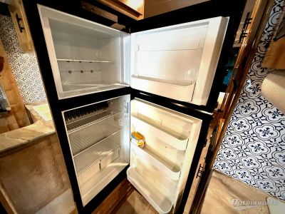 2021 Coachmen Leprechaun — photo 16 view