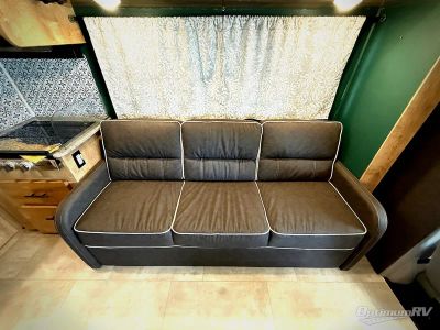 2021 Coachmen Leprechaun — photo 8 view