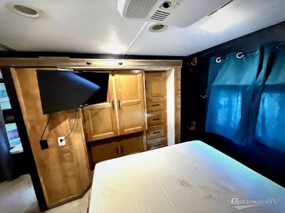 2021 Coachmen Leprechaun — photo 21 view