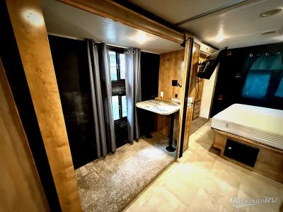 2021 Coachmen Leprechaun — photo 17 view