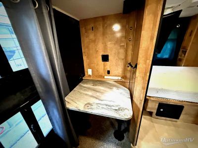 2021 Coachmen Leprechaun — photo 18 view