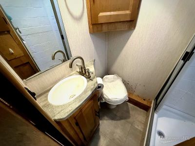 2021 Coachmen Leprechaun — photo 22 view