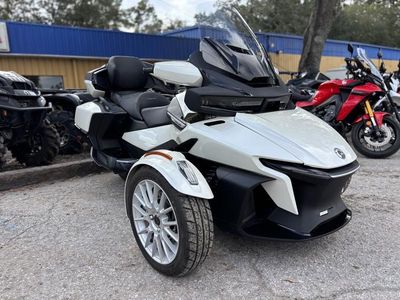 2026 Can-Am Spyder RT Limited Platine — front three-quarter view