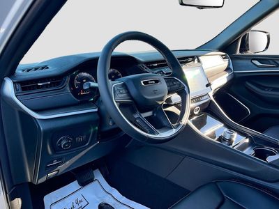 2026 Jeep Grand Cherokee — photo 9 view