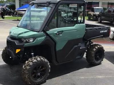 2026 Can-Am® Defender DPS CAB HD10 — front three-quarter view