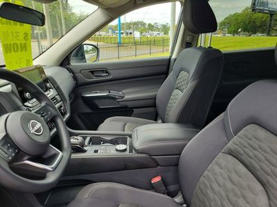 2025 Nissan Pathfinder - Photo 12