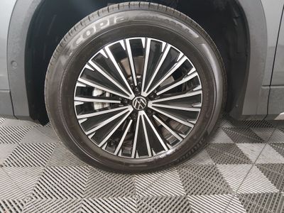 2025 Volkswagen Tiguan — photo 10 view