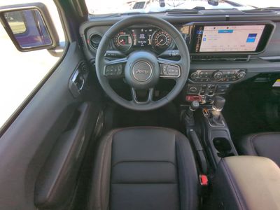 2026 Jeep Gladiator - Photo 18
