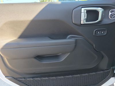 2026 Jeep Gladiator — photo 14 view