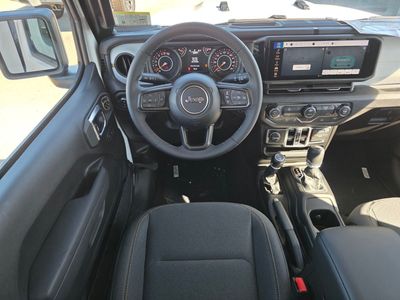 2026 Jeep Gladiator — photo 10 view