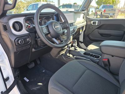 2026 Jeep Gladiator — photo 13 view
