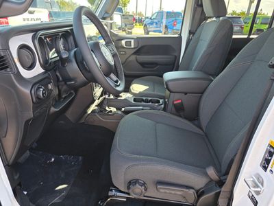 2026 Jeep Gladiator — photo 12 view