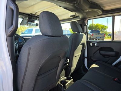 2026 Jeep Gladiator — photo 9 view