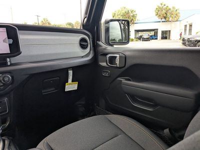 2026 Jeep Wrangler - Photo 17